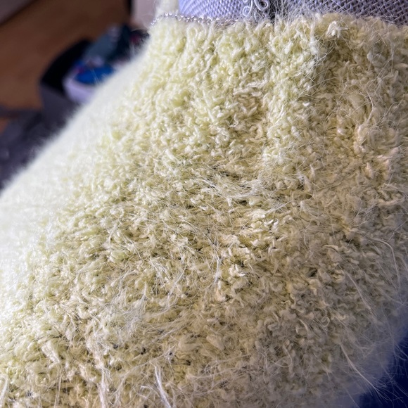 H&M Cropped Fuzzy Sweater (S) - Picture 4 of 5